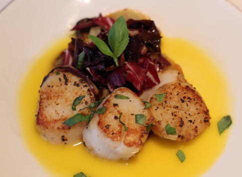 Seared Scallops with Orange-Ginger Sauce and Caramelized Fennel